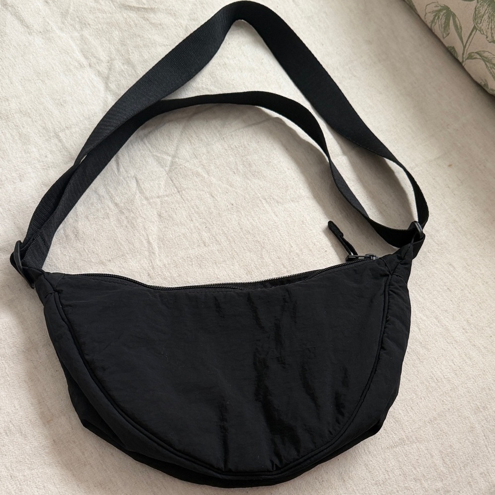 Black Crossbody Shoulder Bag - Minimal Everyday Bag UNIQLO